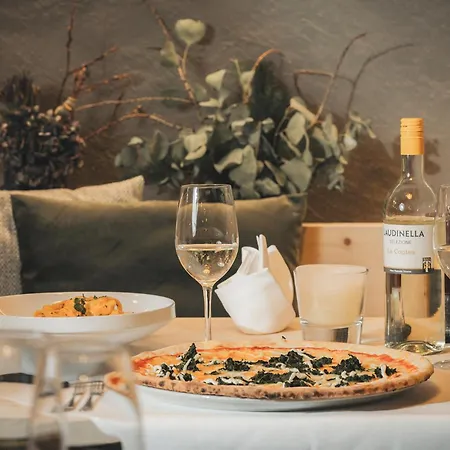 The View Szálloda St. Moritz